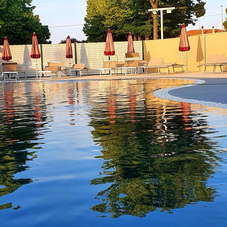Hotel Baffo Rosso Alba Adriatica Esterno foto