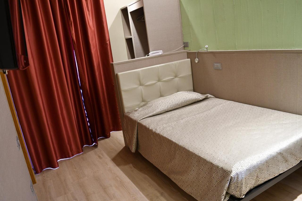 Hotel Baffo Rosso Alba Adriatica Esterno foto