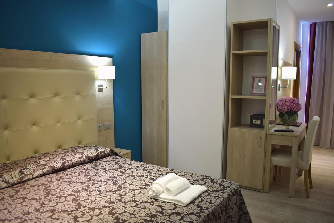 Hotel Baffo Rosso Alba Adriatica Esterno foto