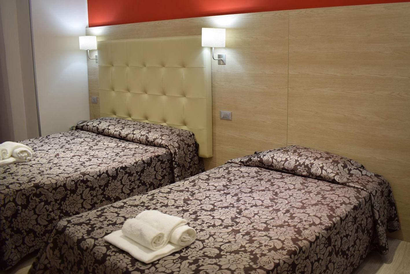 Hotel Baffo Rosso Alba Adriatica Esterno foto