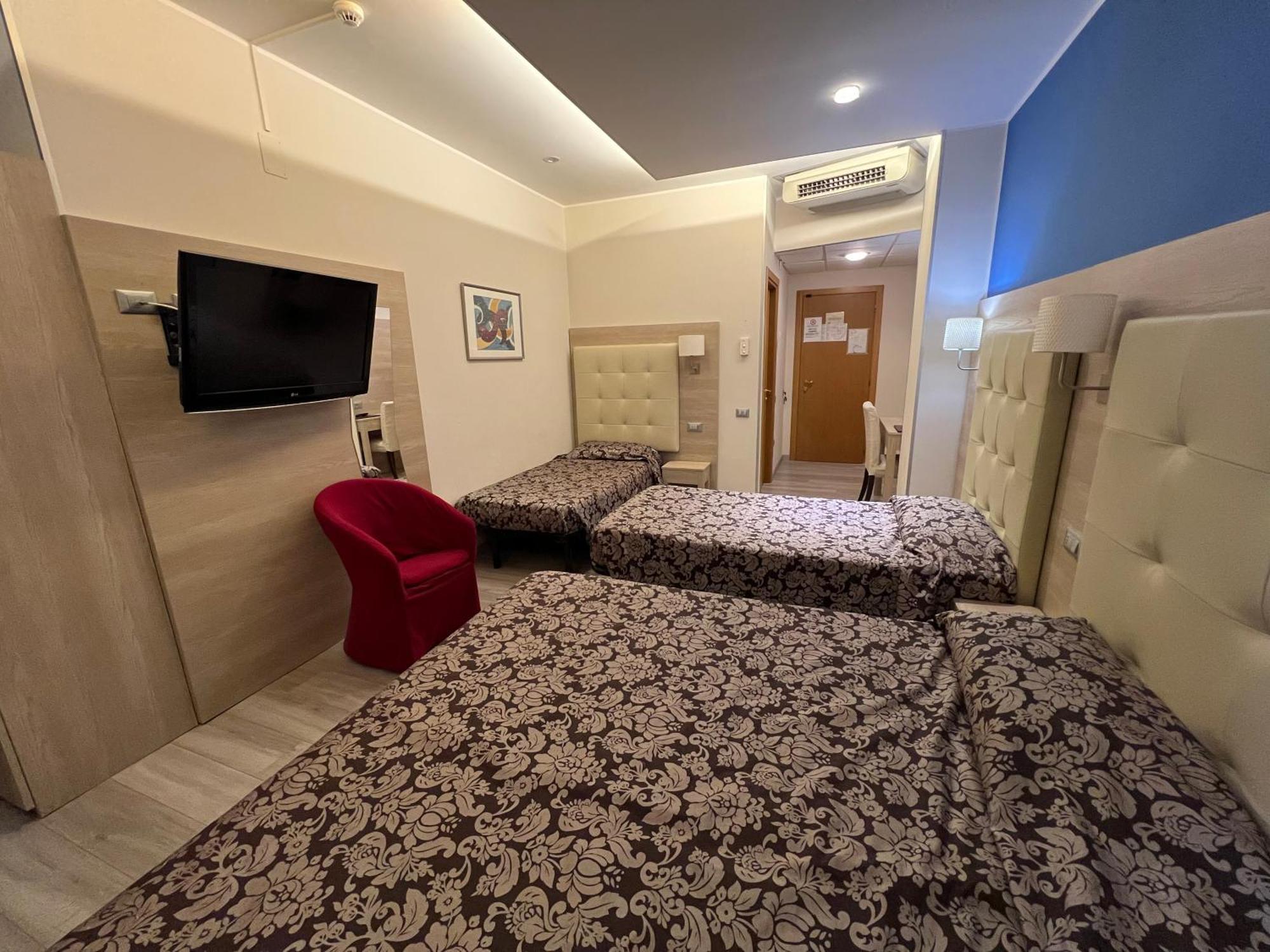 Hotel Baffo Rosso Alba Adriatica Esterno foto