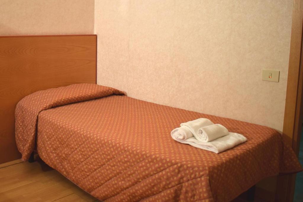 Hotel Baffo Rosso Alba Adriatica Esterno foto