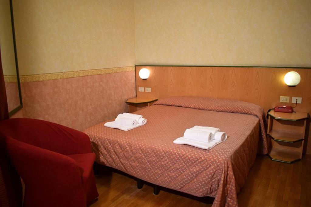 Hotel Baffo Rosso Alba Adriatica Esterno foto