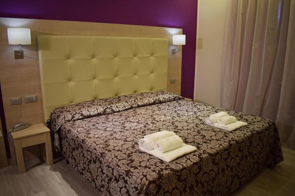 Hotel Baffo Rosso Alba Adriatica Esterno foto