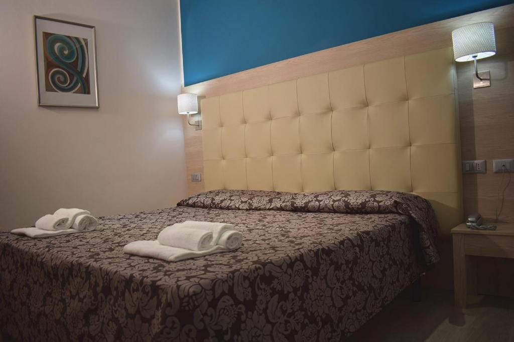 Hotel Baffo Rosso Alba Adriatica Esterno foto