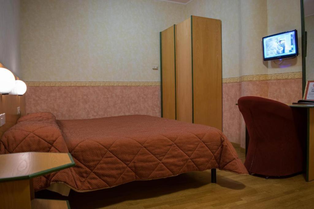 Hotel Baffo Rosso Alba Adriatica Esterno foto