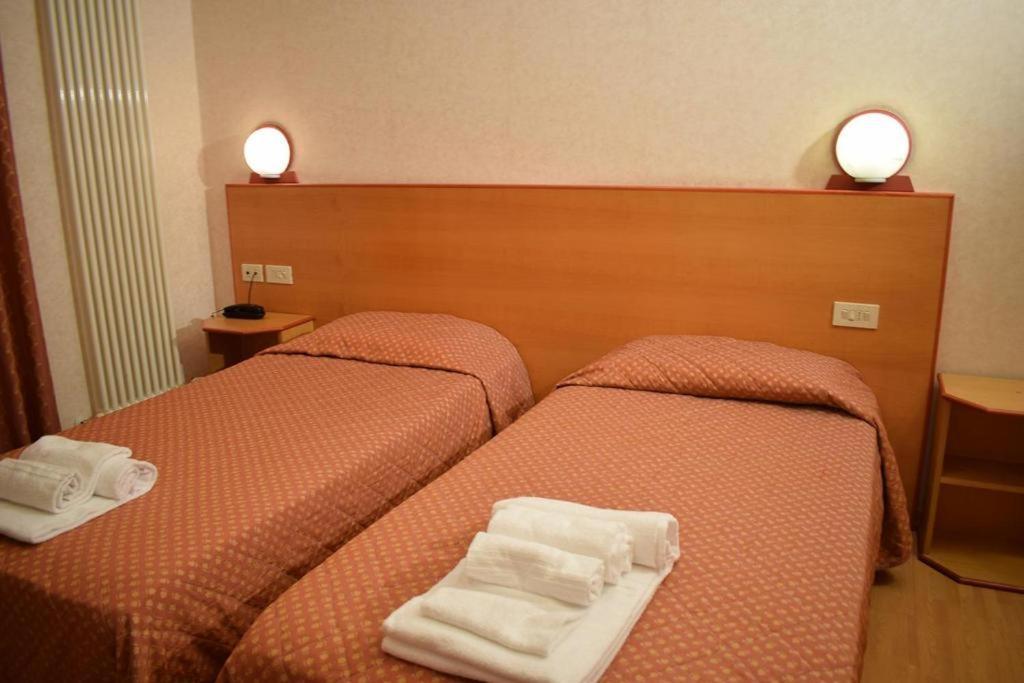 Hotel Baffo Rosso Alba Adriatica Esterno foto