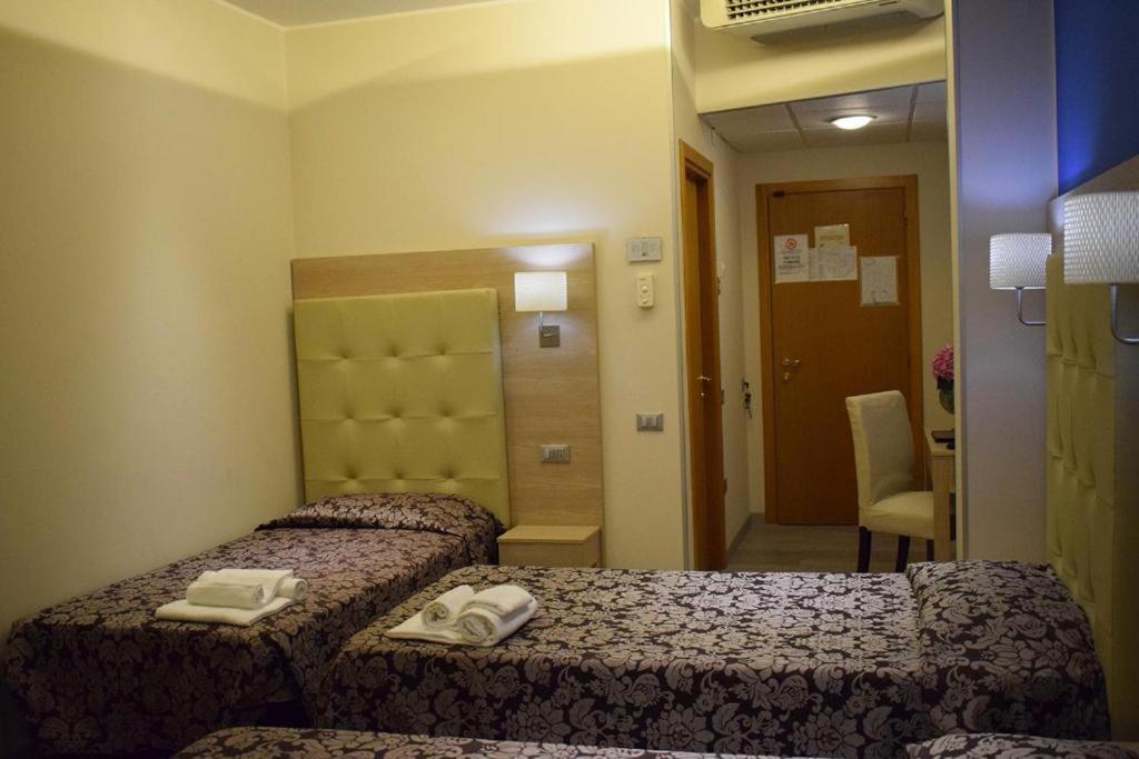 Hotel Baffo Rosso Alba Adriatica Esterno foto