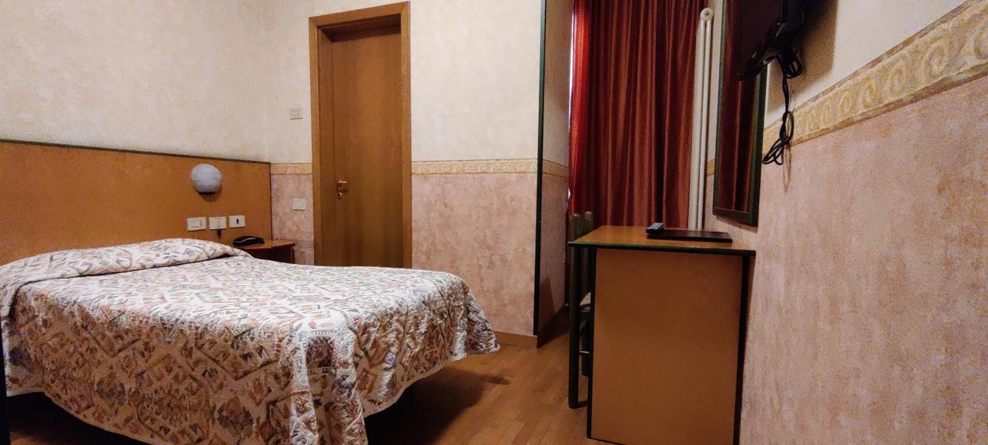 Hotel Baffo Rosso Alba Adriatica Esterno foto