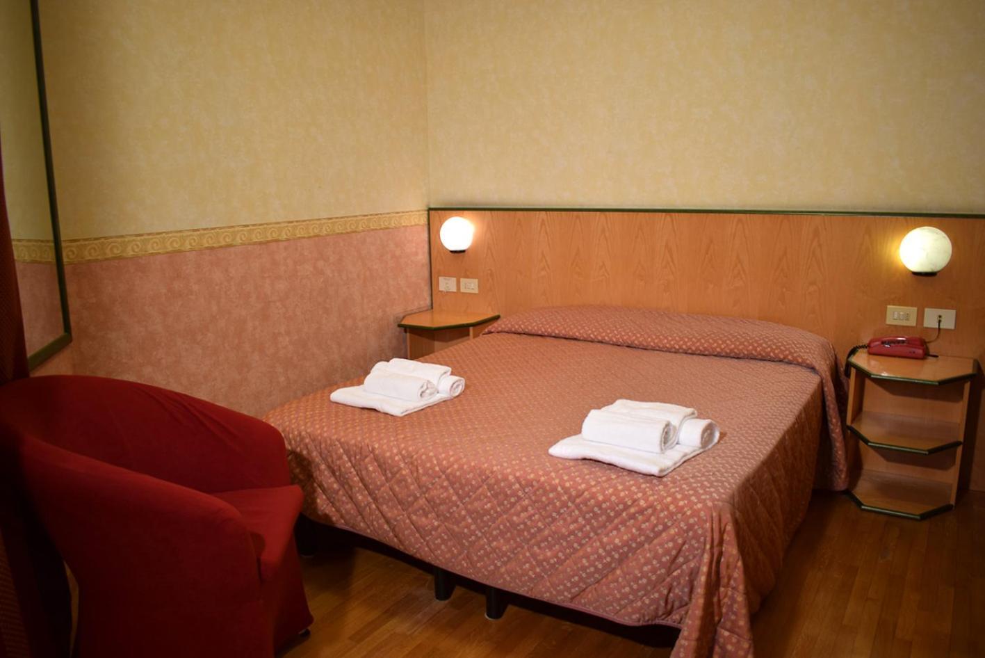 Hotel Baffo Rosso Alba Adriatica Esterno foto