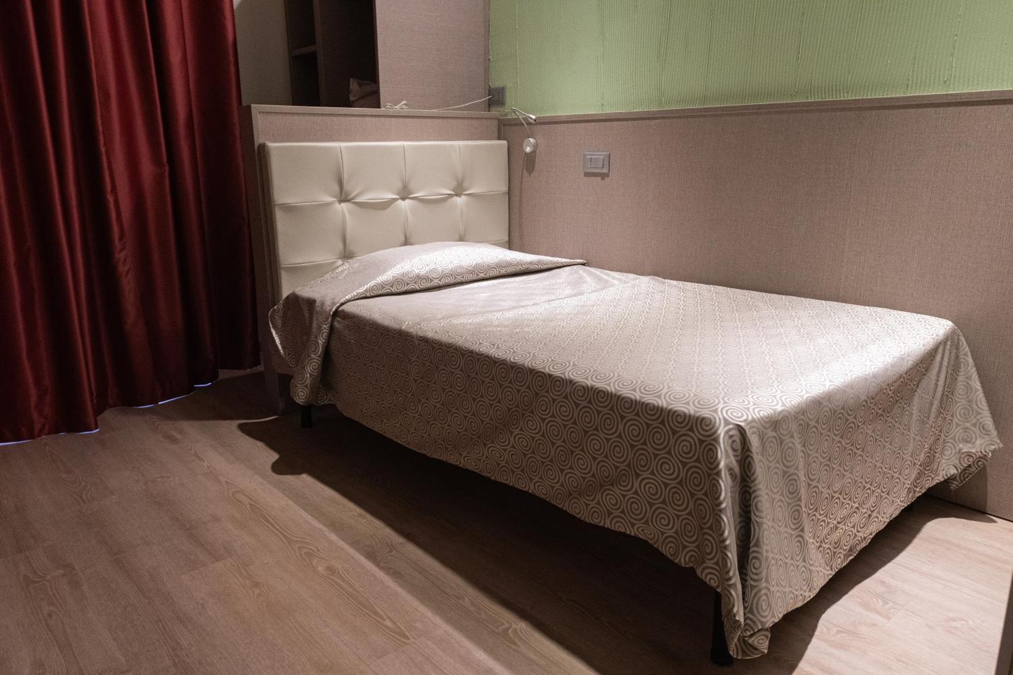 Hotel Baffo Rosso Alba Adriatica Esterno foto