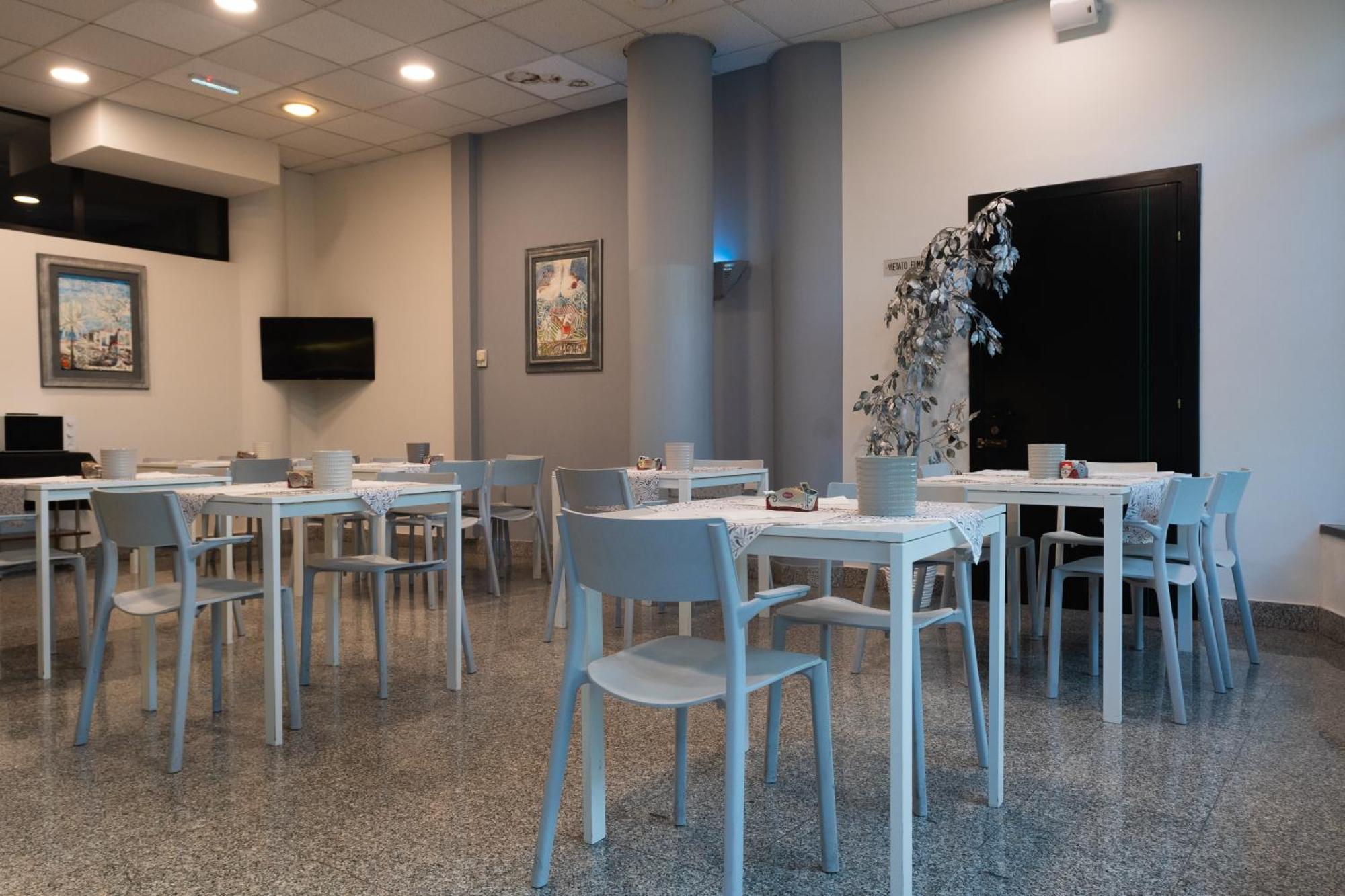Hotel Baffo Rosso Alba Adriatica Esterno foto