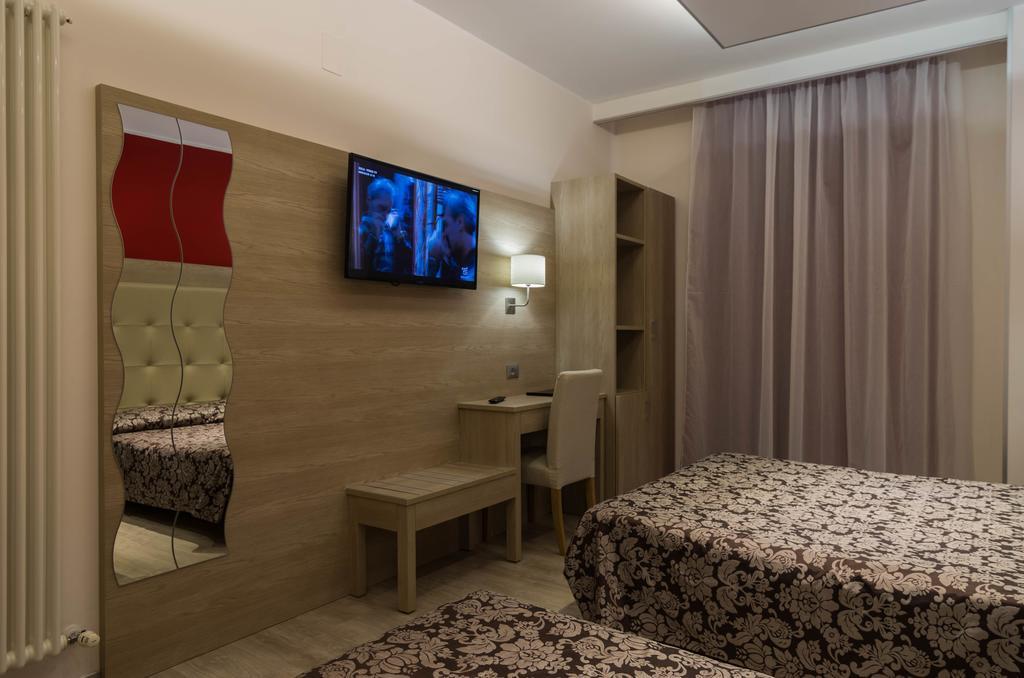 Hotel Baffo Rosso Alba Adriatica Esterno foto